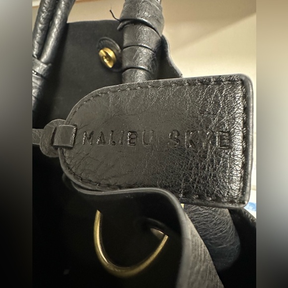 Malibu Skye Black faux Leather Bucket Bag with Woven handles Details - Picture 3 of 9